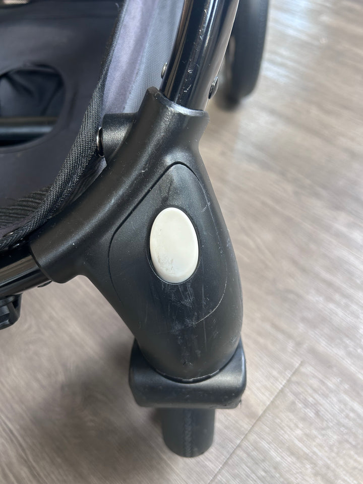 PRE LOVED egg2 Travel System - Just Black