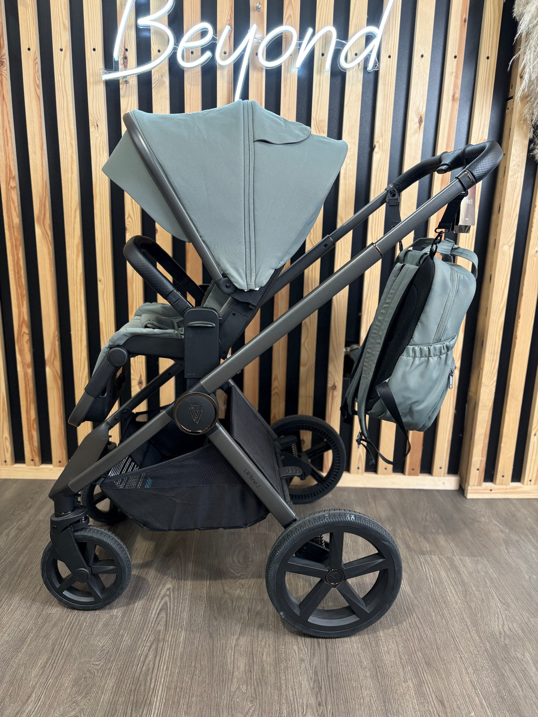 EX DISPLAY Venicci Upline2 3in1 Travel System - Aloe