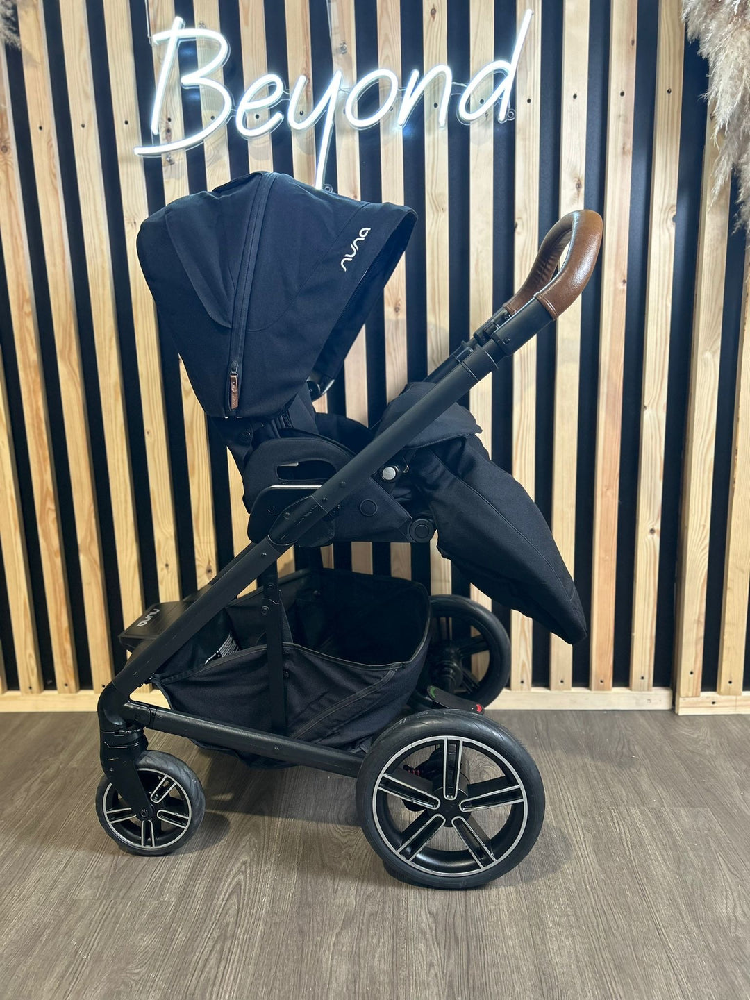 PRE LOVED Nuna Mixx Pram & Pushchair - Caviar