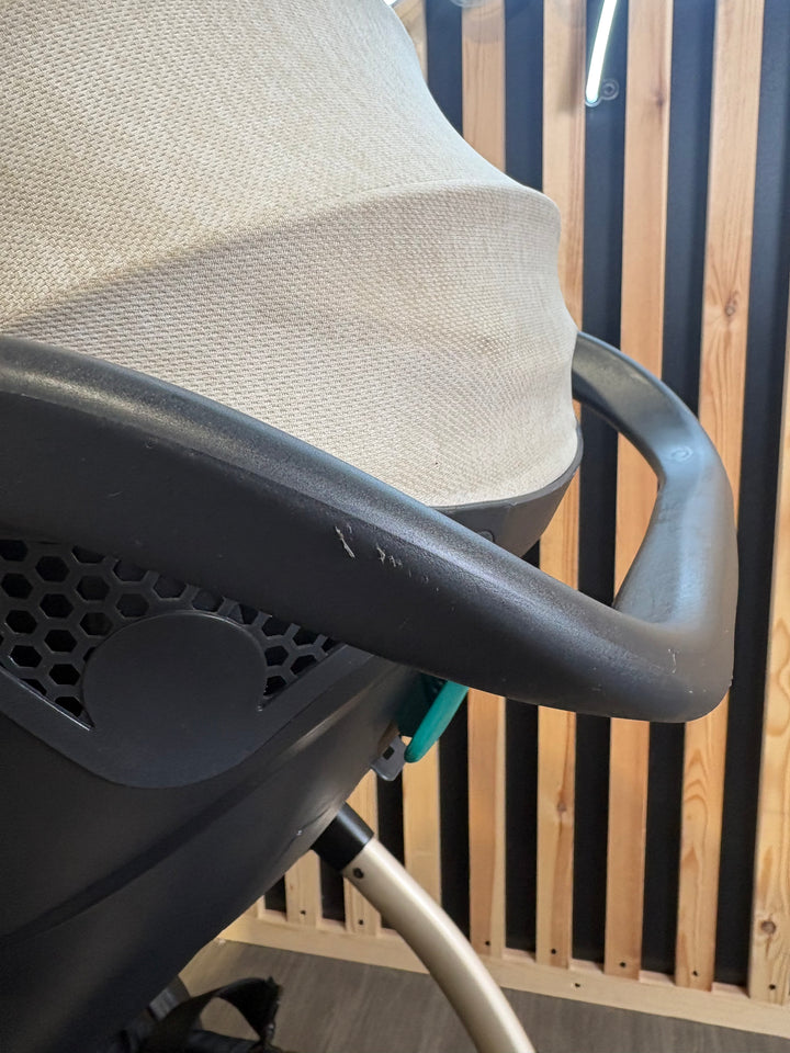 PRE LOVED iCandy Peach 7 w/ Cocoon Car Seat Travel System - Biscotti