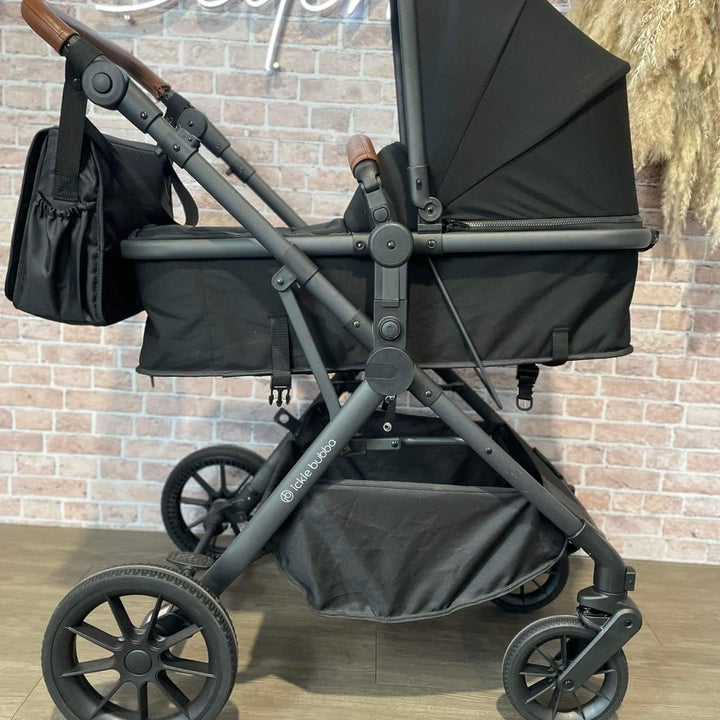 PRE LOVED Ickle Bubba Cosmo All-in-One I-Size Travel System - Black/Tan