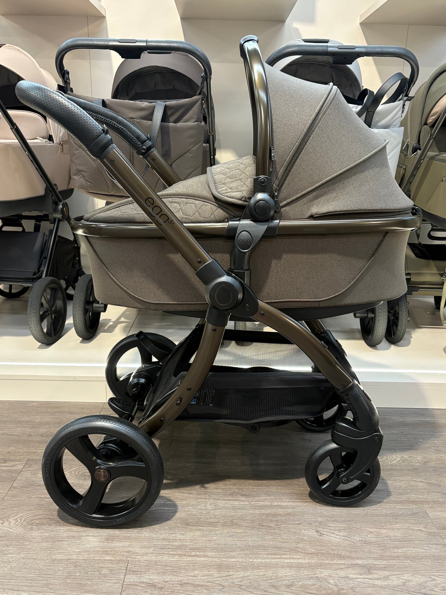 PRE LOVED egg3 Travel System - Chocolate Velvet