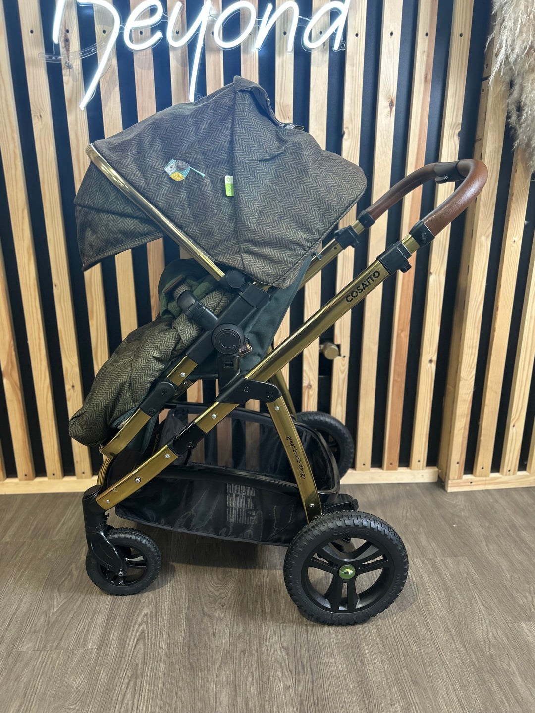 PRE LOVED Cosatto Wow 2 2in1 Travel System - Bureau