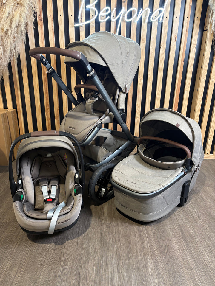 PRE LOVED Maxi-Cosi Fame Travel System - Twillic Truffle/Black Wheels