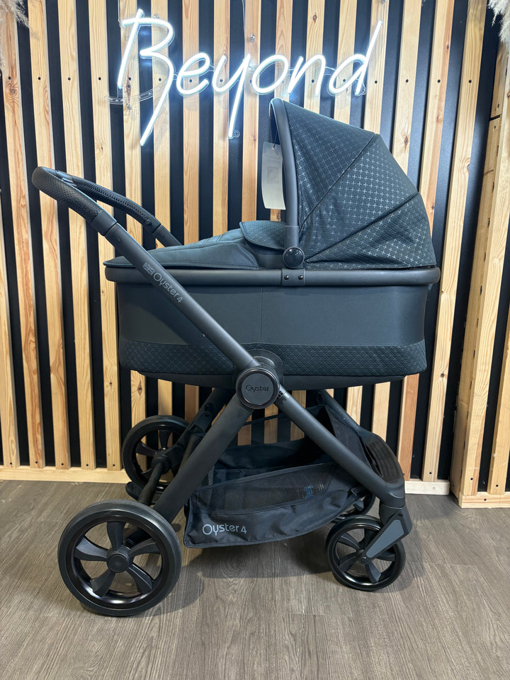 EX DISPLAY Babystyle Oyster4 2-in-1 Travel System - Raven