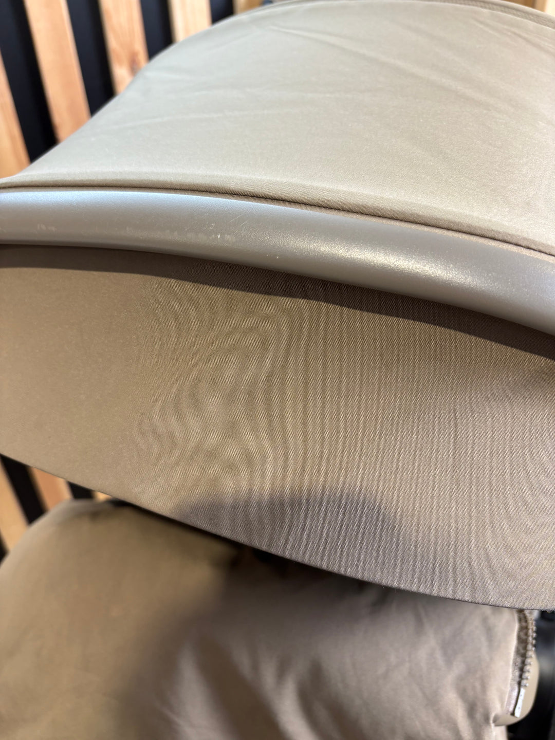 PRE LOVED Venicci Tinum Upline Travel System - Leo