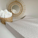 Bobbin & Bumble Anti-Roll Wedge Changing Mat – Greige Dash Print