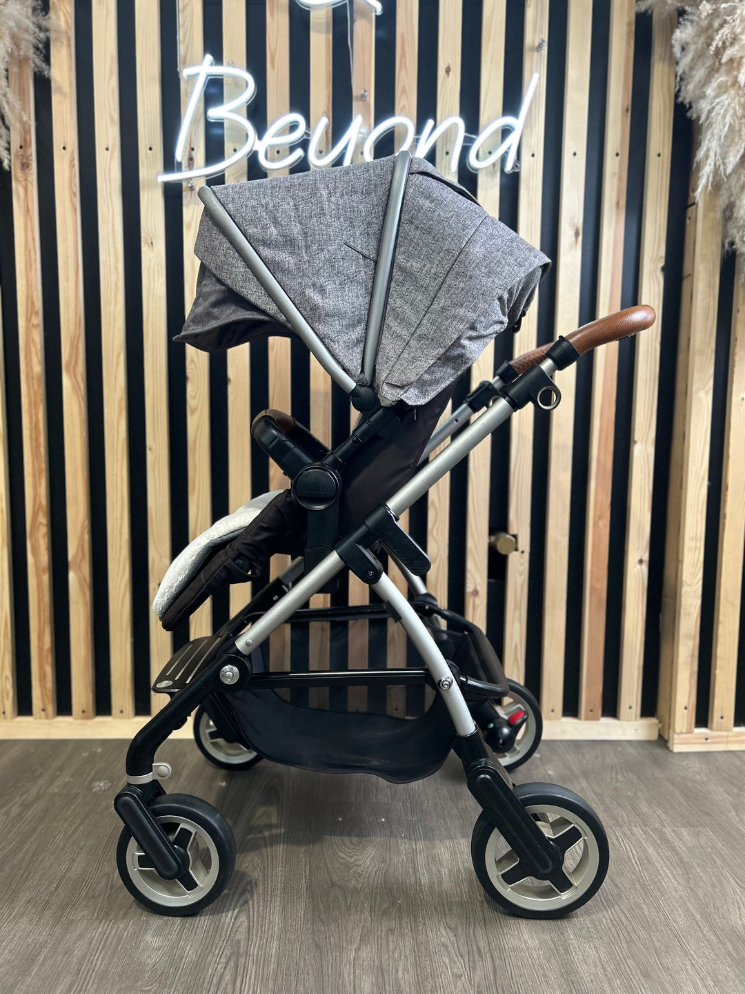 PRE LOVED Silver Cross Wayfarer Travel System - Camden