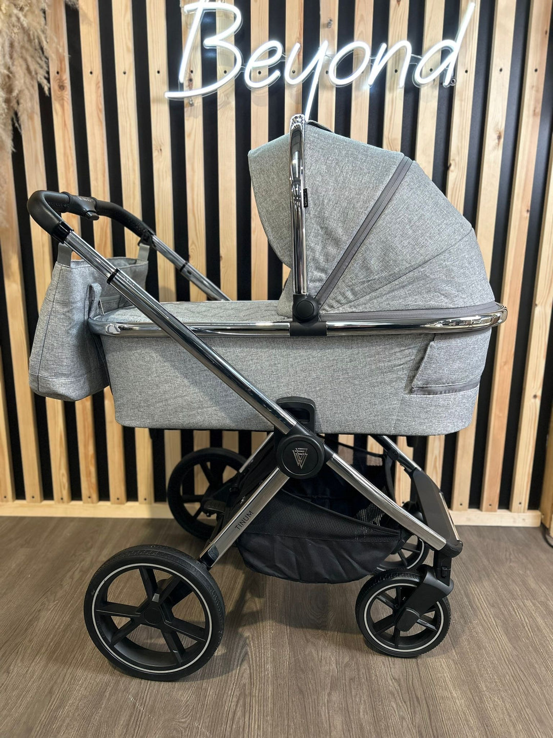 PRE LOVED Venicci Tinum 2.0 2in1 Travel System- City Grey