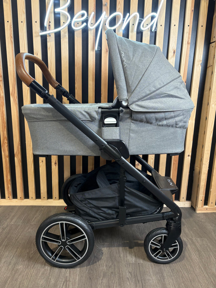 PRE LOVED Nuna Mixx Travel System - Granite