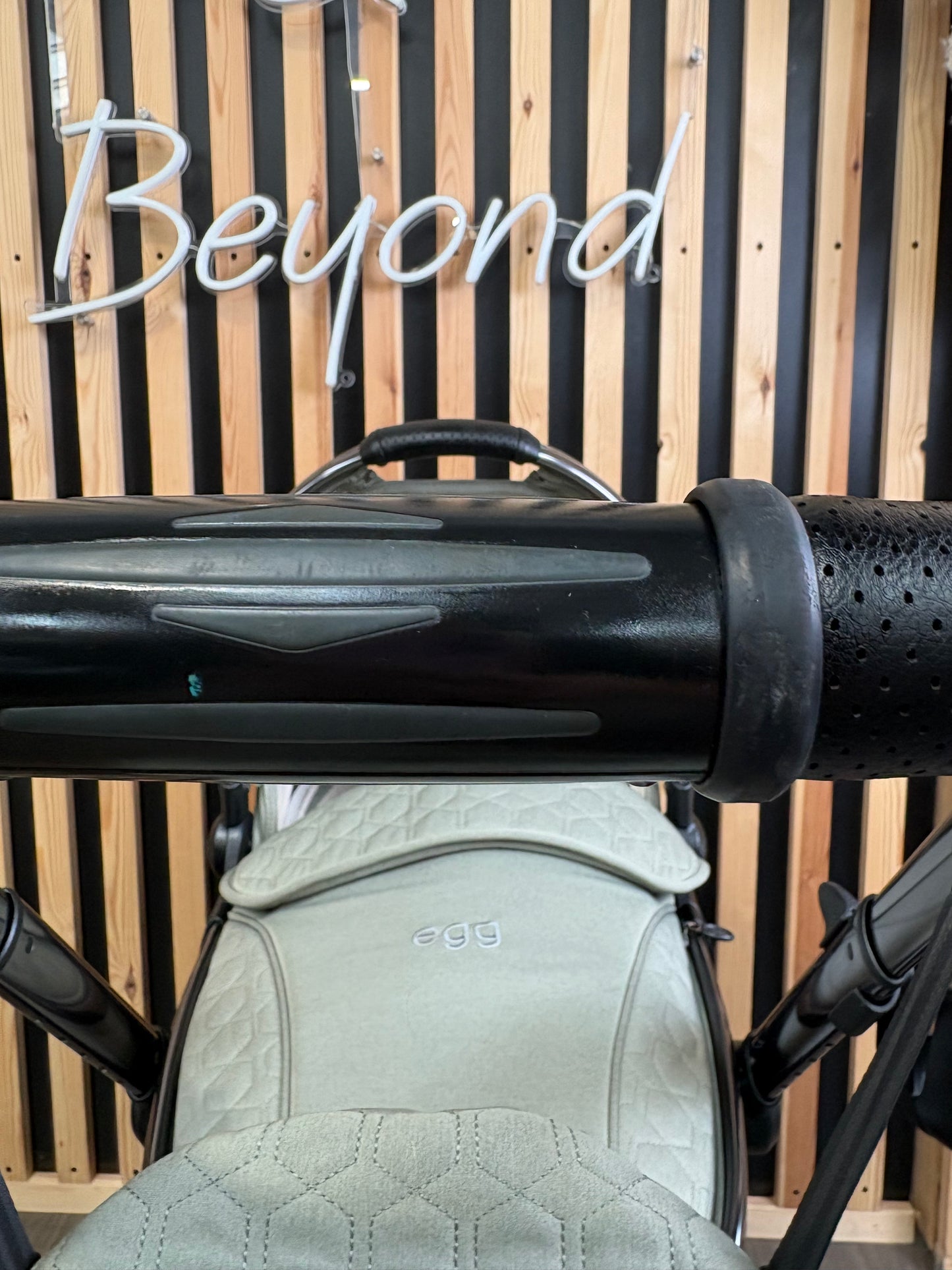 PRE LOVED egg2 Travel System - Seagrass