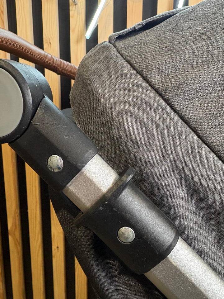 PRE LOVED Cuggl Parent and World-Facing Pushchair - Grey