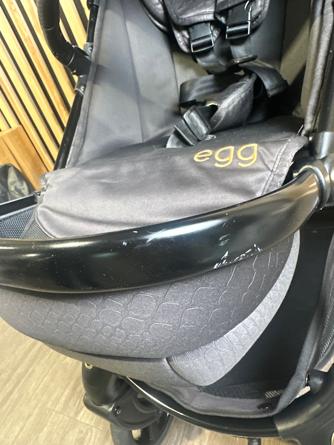 PRE LOVED egg2 Travel System - Jurassic Gold