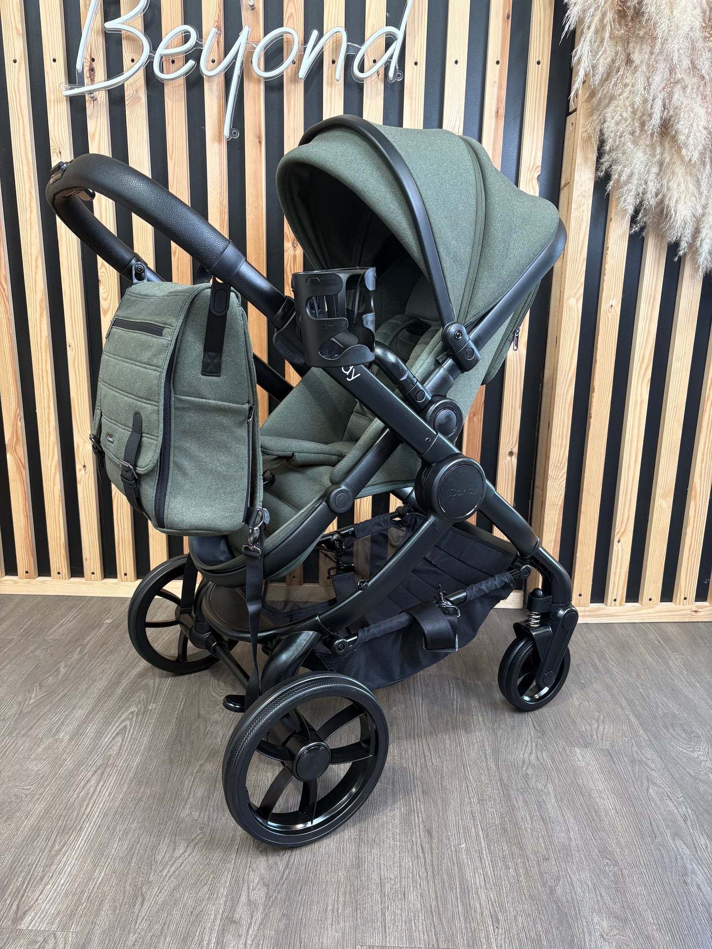 PRE LOVED iCandy Peach 7 Pram, Pushchair + Accessories - Ivy
