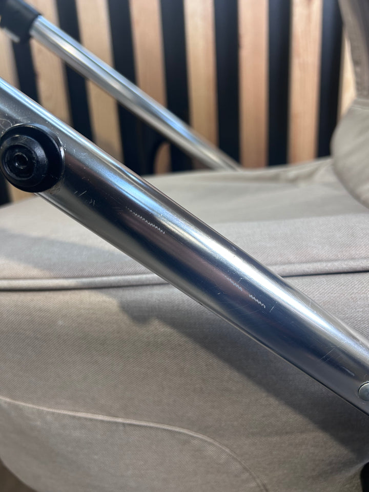 PRE LOVED Mamas & Papas Flip XT3 Travel System - Biscuit