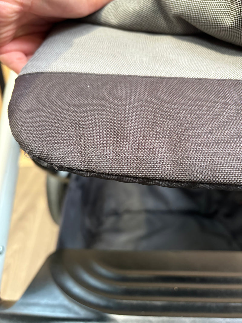PRE LOVED Cybex Balios 2-in-1 Travel System - Manhattan Grey