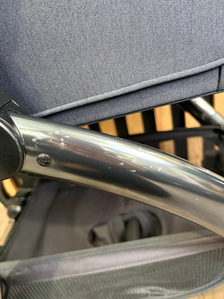 PRE LOVED egg2 Travel System - Cobalt