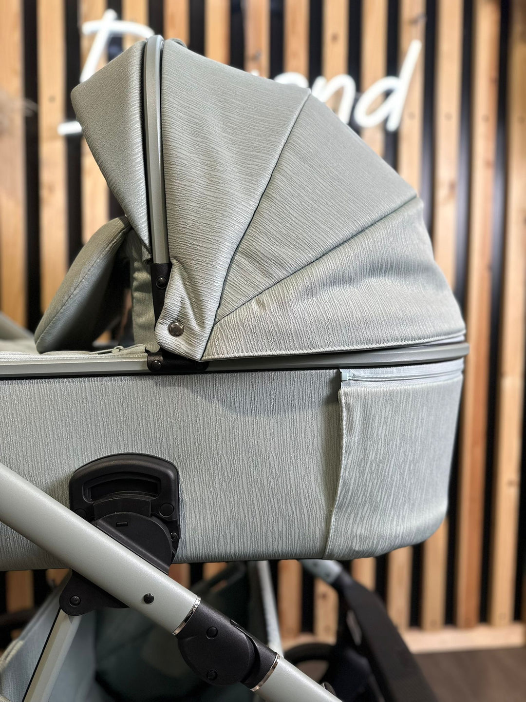 EX DISPLAY Mee-Go Milano Natura 2-in-1 Travel System – Mint