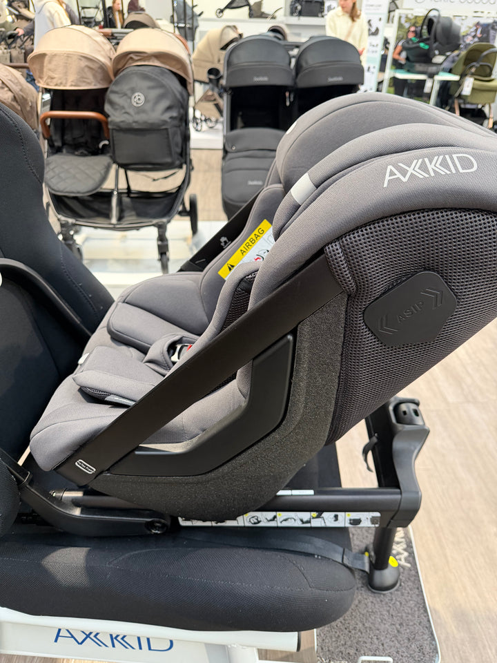 EX DISPLAY Axkid One 3 Car Seat - Artic Mist Grey