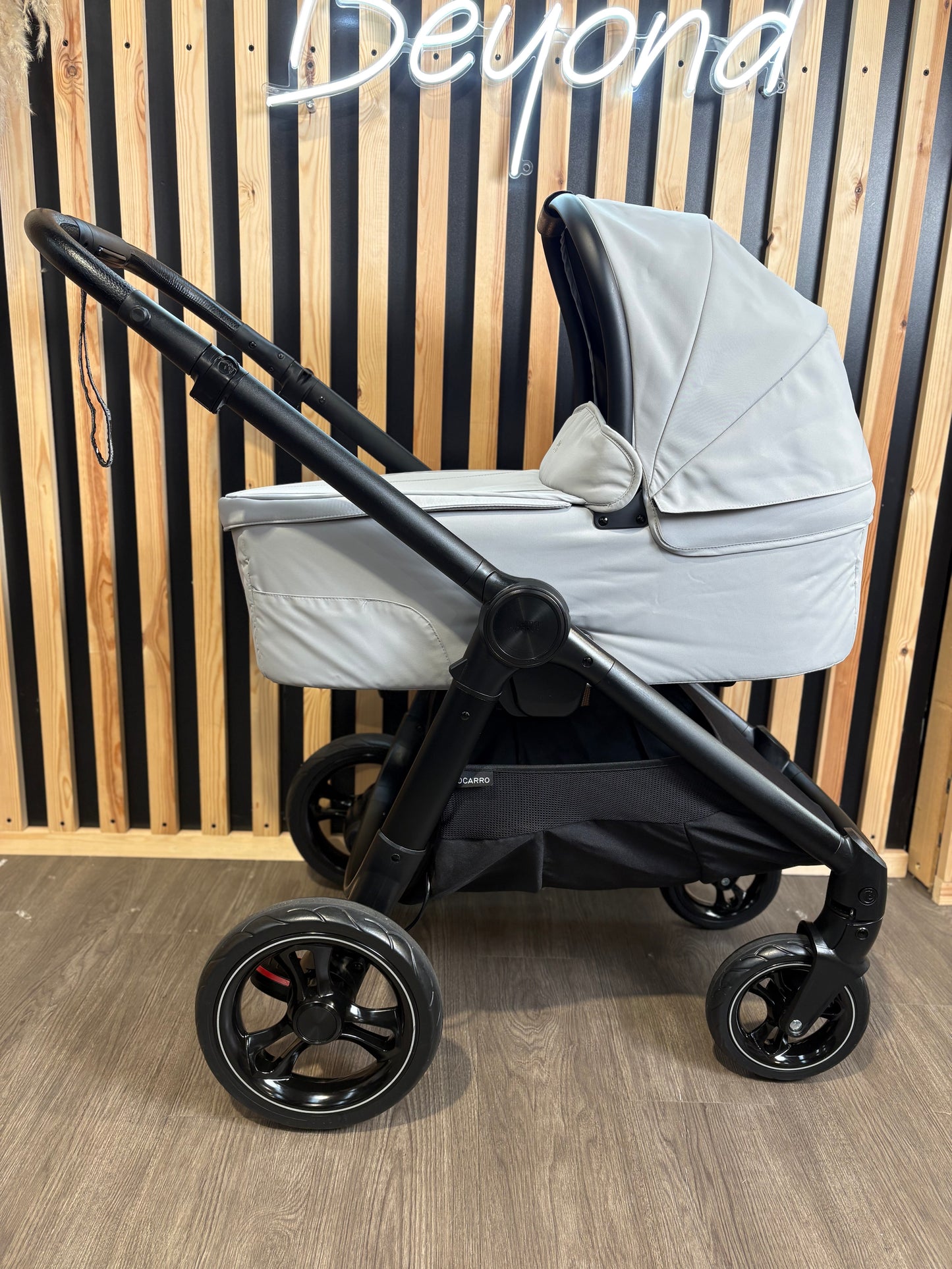 PRE LOVED Mamas & Papas Ocarro 2-in-1 Travel System - Nocturn