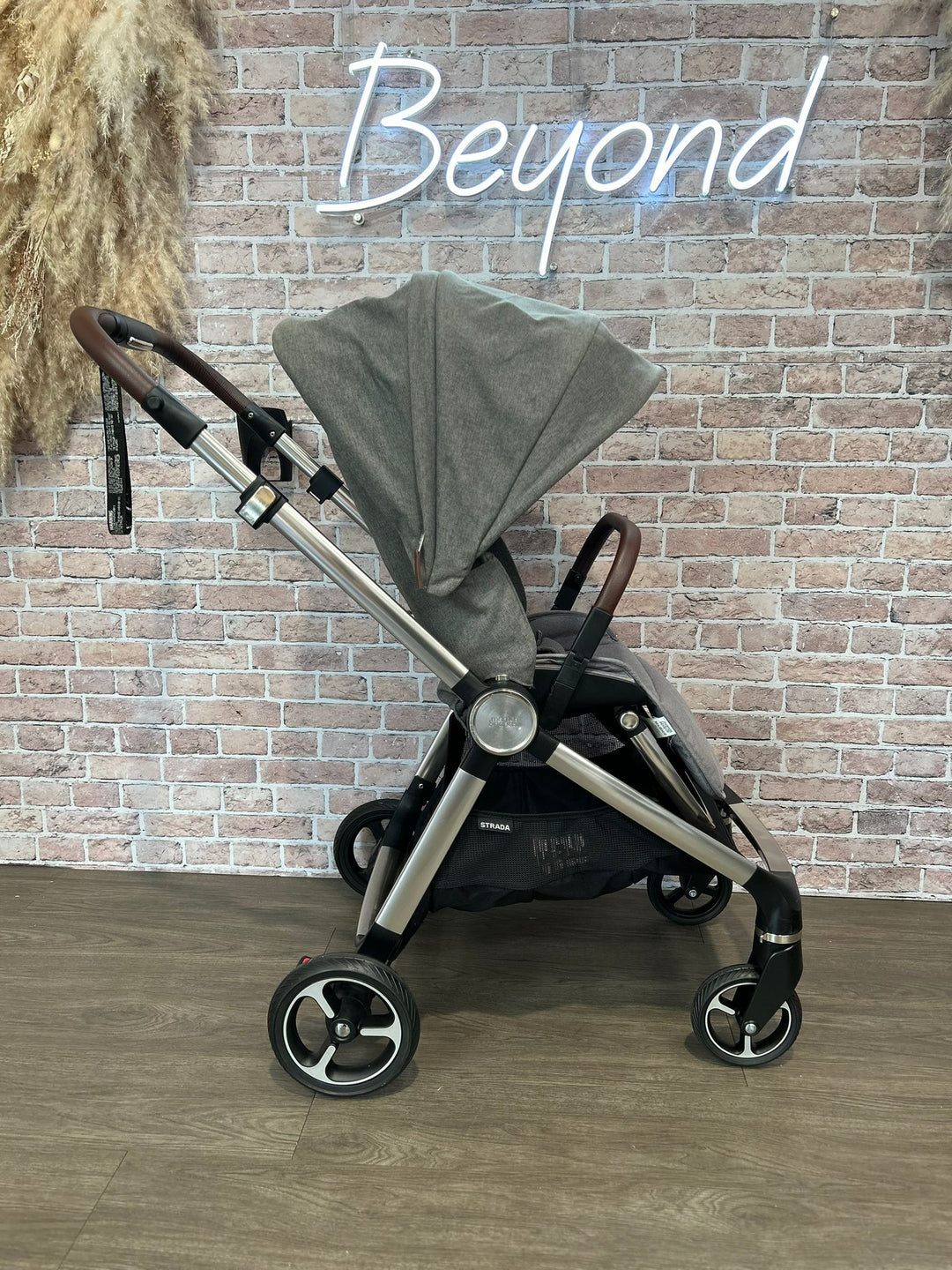 PRE LOVED Mamas & Papas Strada 4-Piece Starter Bundle - Grey Mist