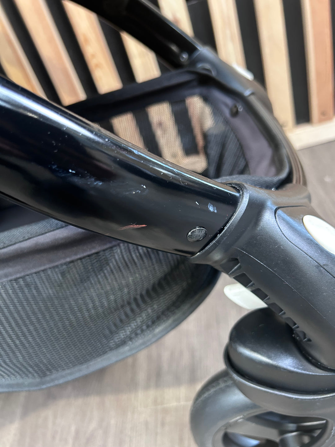 PRE LOVED egg2 Travel System - Just Black