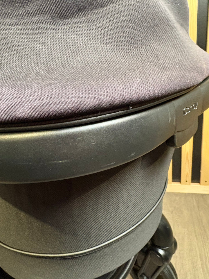 PRE LOVED iCandy Peach 7 Travel System - Jet/Black