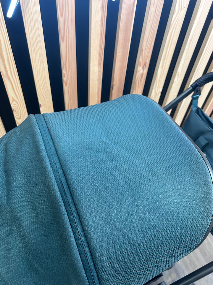 PRE LOVED Venicci Tinum 2.0 Special Edition Travel System - Teal Bay