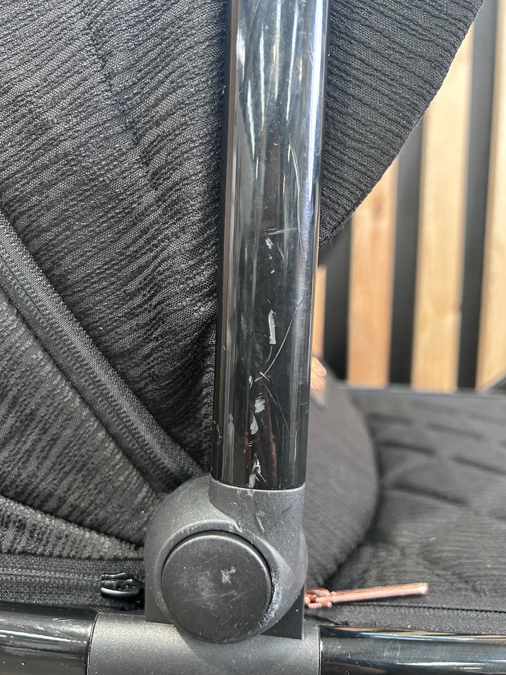 PRE LOVED Venicci Tinum 2.0 2-in-1 Travel System - SE Stylish Black