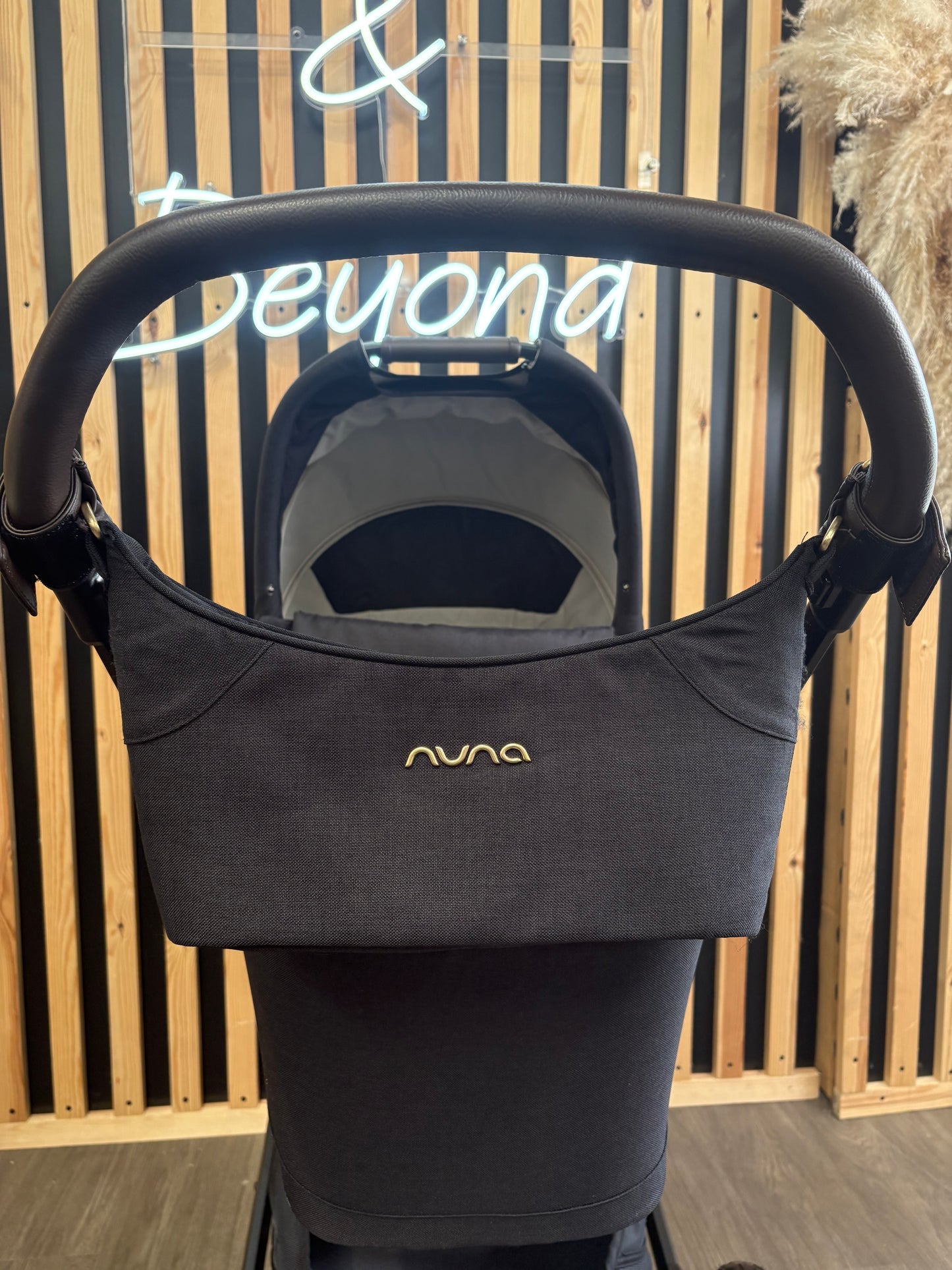 PRE LOVED Nuna Mixx Travel System - Caviar