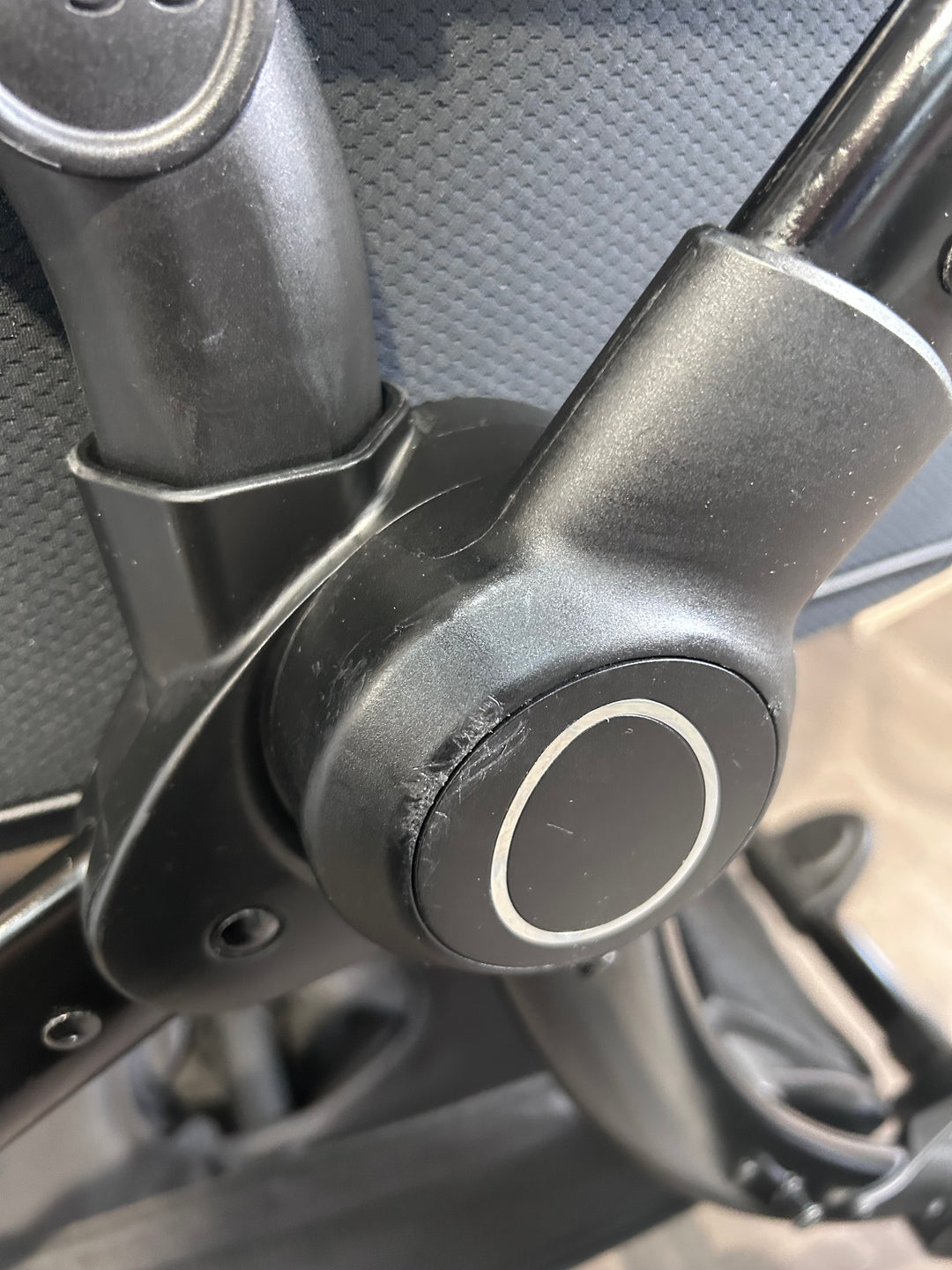 PRE LOVED egg2 Travel System - Just Black