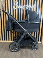PRE LOVED Babystyle Oyster4 Travel System - Carbonite