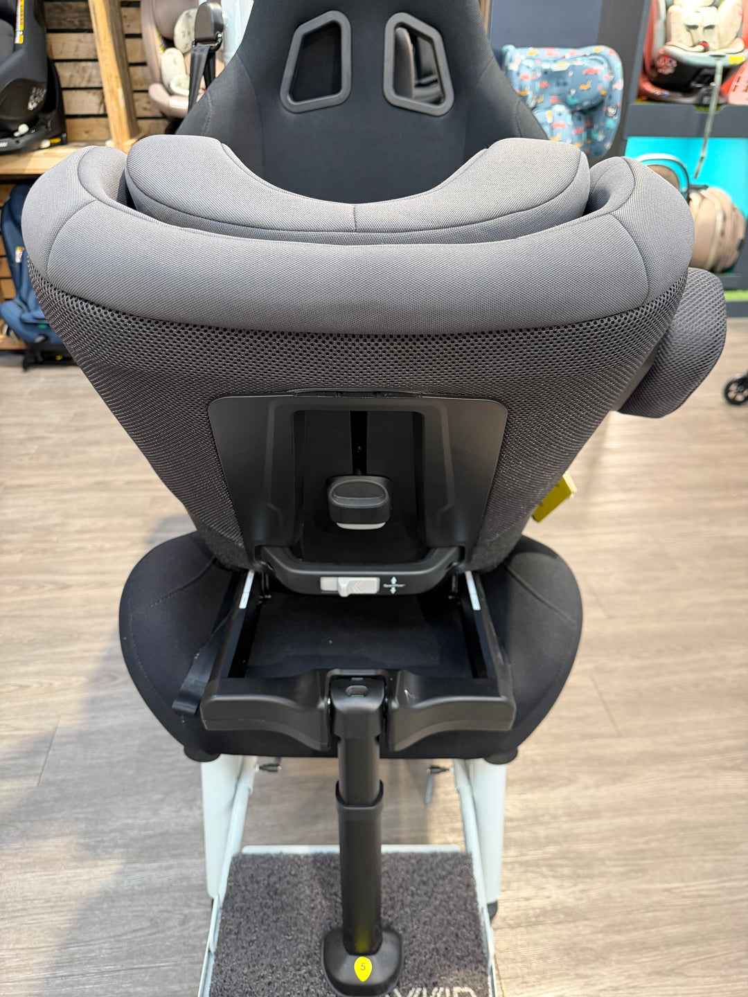 EX DISPLAY Axkid One 3 Car Seat - Artic Mist Grey