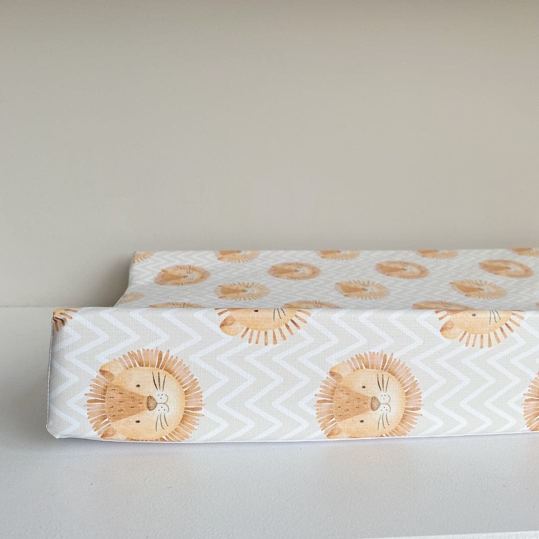 Bobbin & Bumble Anti-Roll Wedge Changing Mat - Lion Print