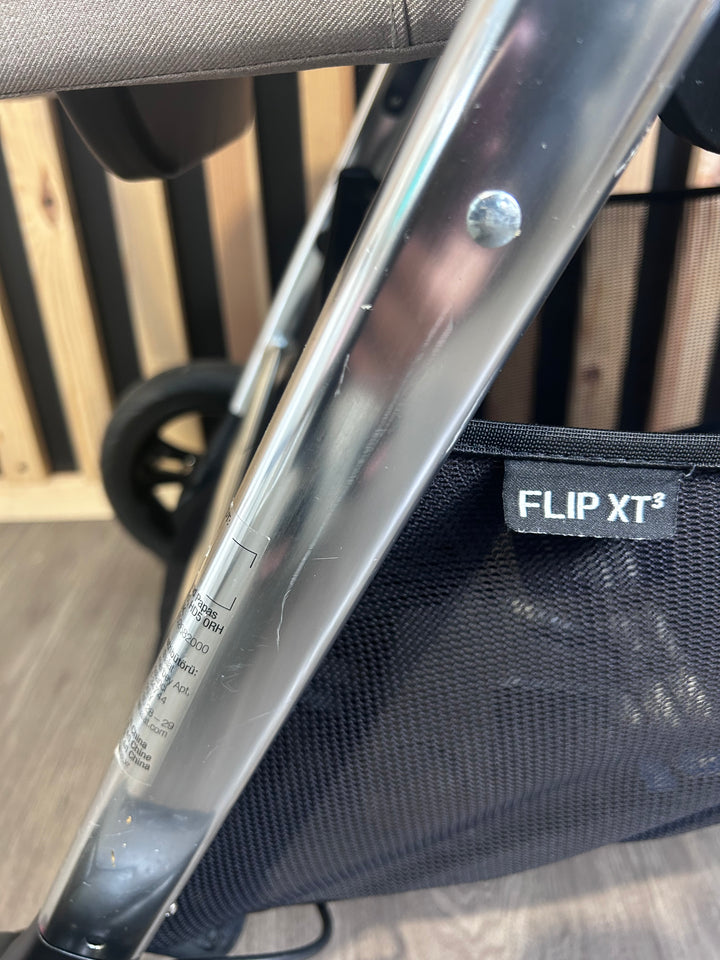 PRE LOVED Mamas & Papas Flip XT3 Travel System - Biscuit