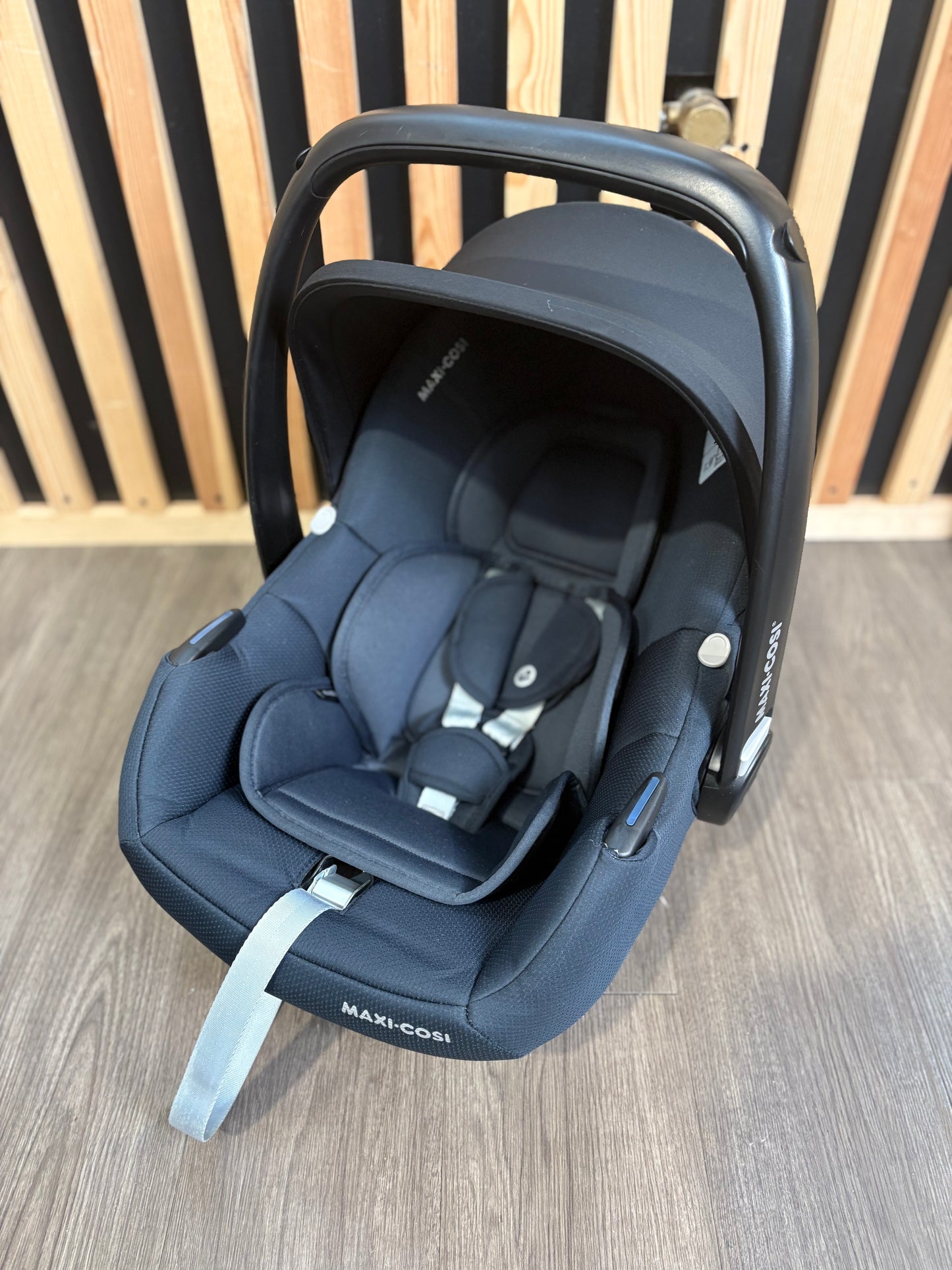 PRE LOVED Mamas & Papas Ocarro 3in1 Travel System - Biscuit
