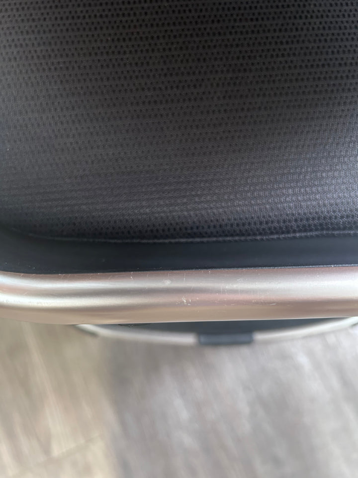 PRE LOVED Zummi Solo Travel System - Black & Rose Gold