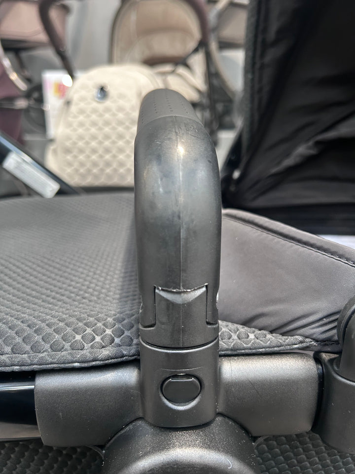 PRE LOVED iCandy Peach 6 Travel System - Cerium