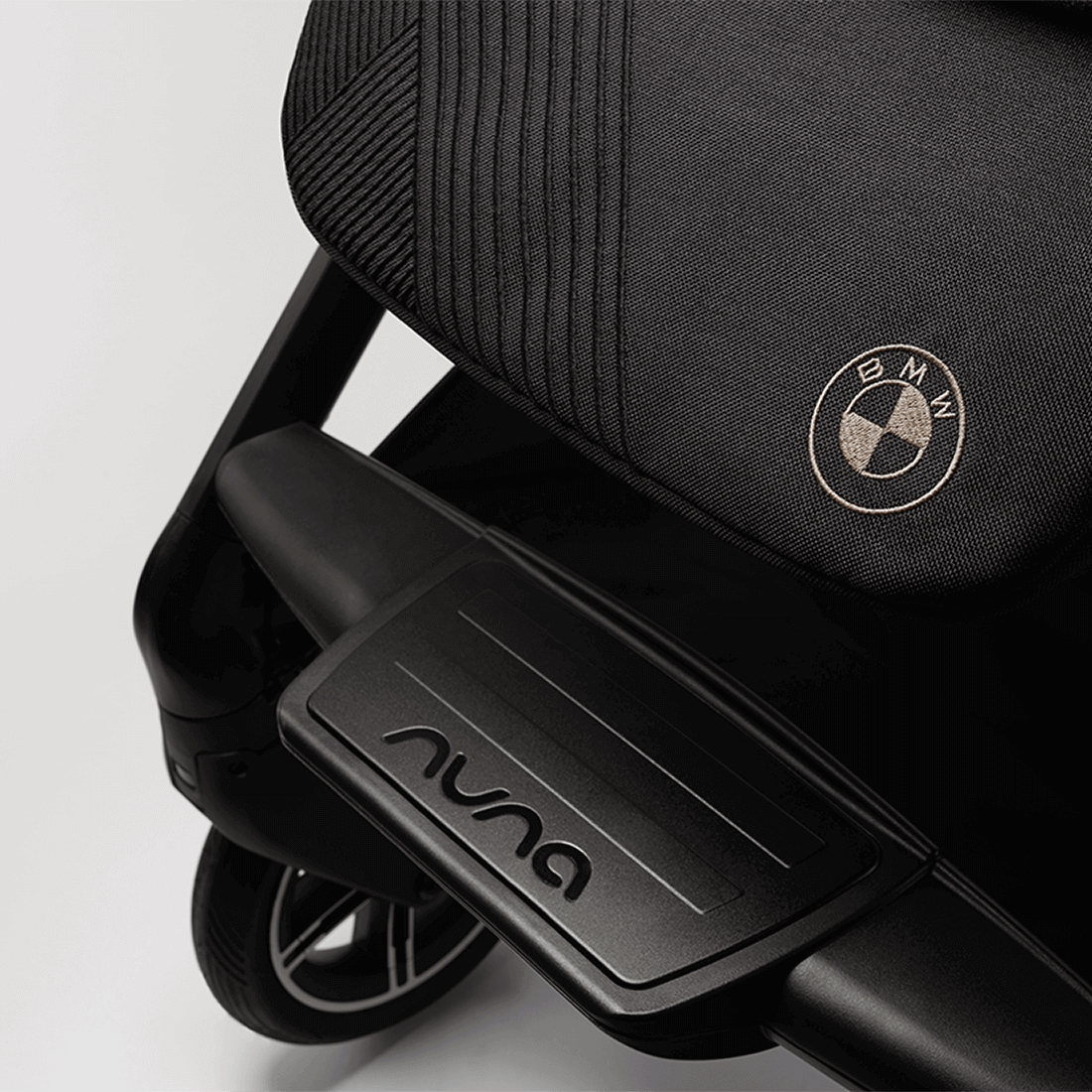Nuna MIXX Next BMW Collection with ARRA Flex & BASE Curv Bundle - Element