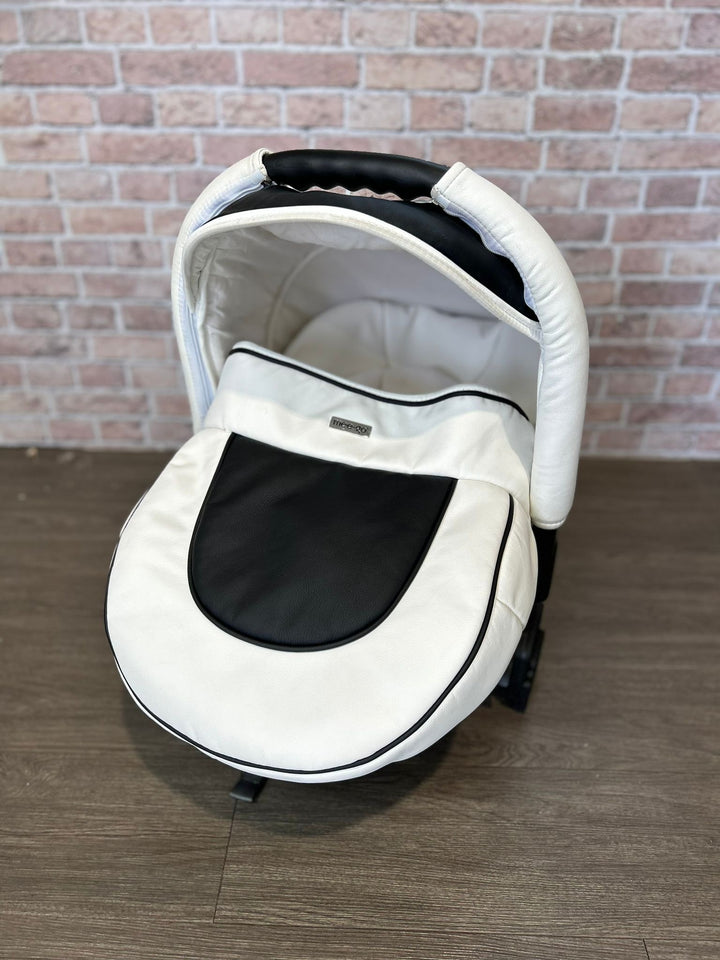 EX DISPLAY Mee-Go Milano Travel System - White