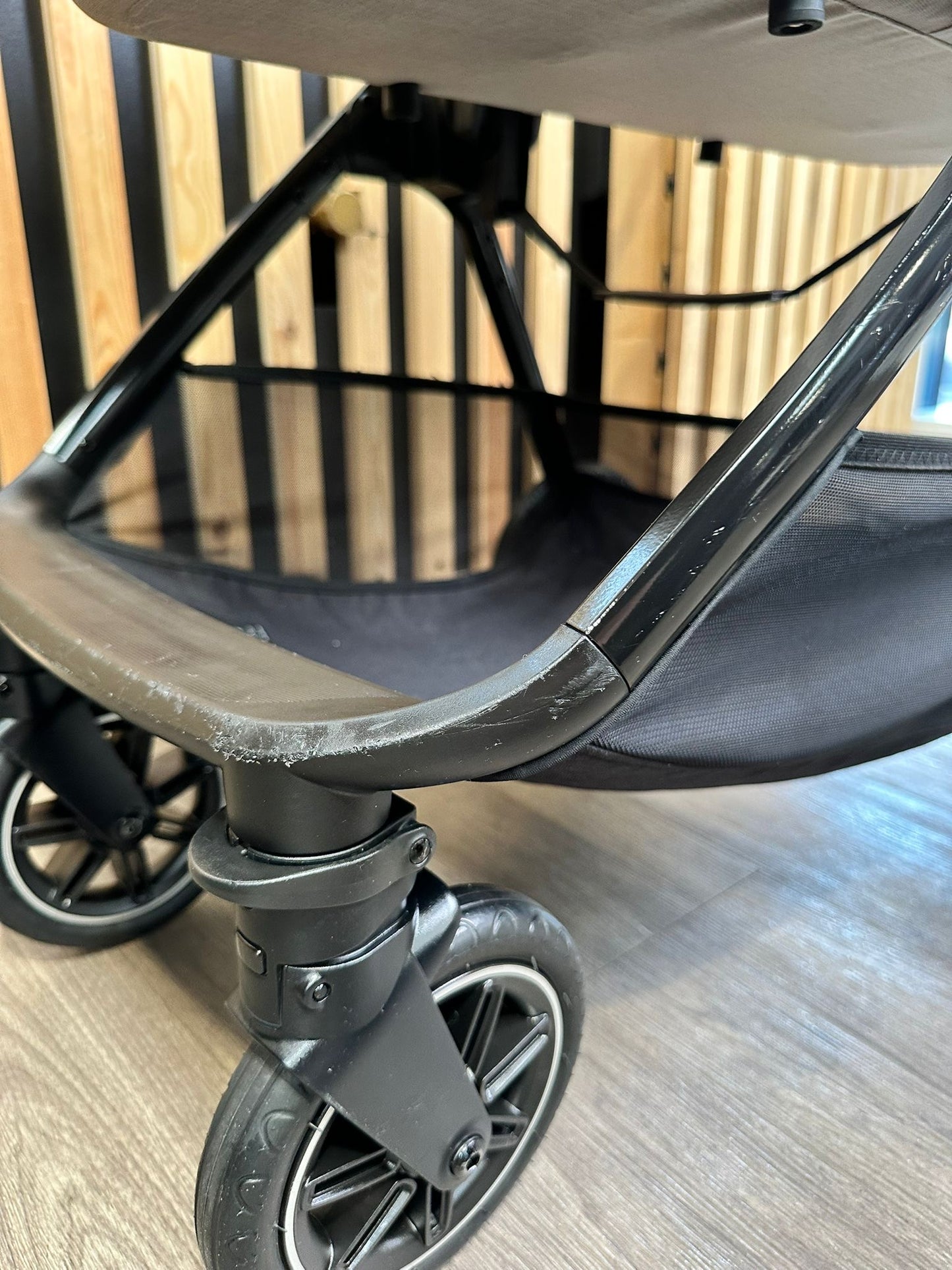 PRE LOVED Nuna Triv Travel System - Biscotti + Brand New 360 Base