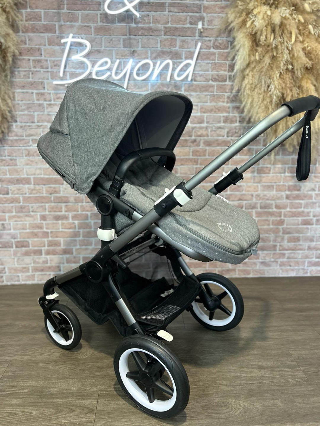 PRE LOVED Bugaboo Fox 3 Travel System - Grey Melange