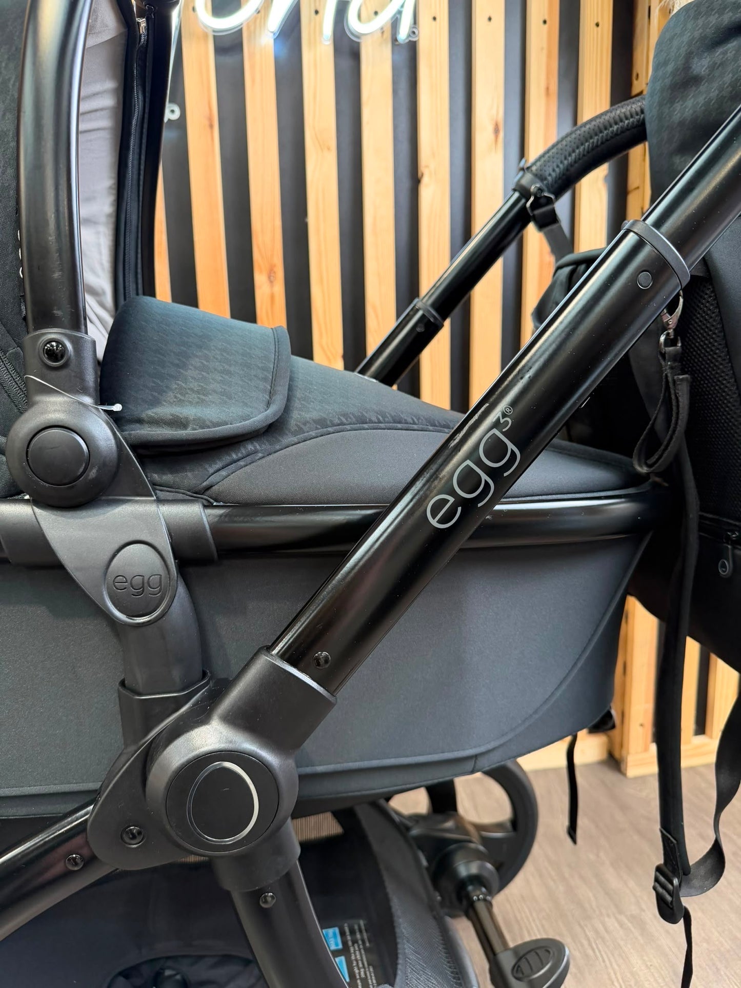 PRE LOVED egg3 Travel System - Houndstooth Black