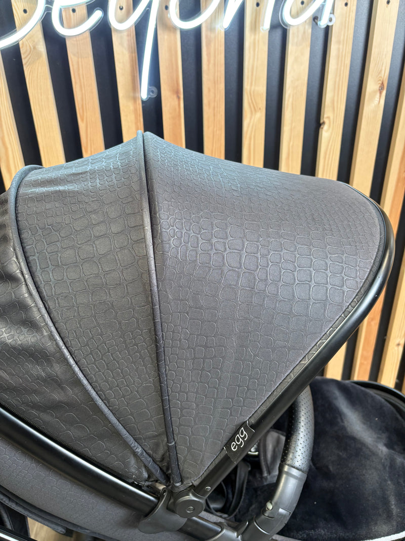 PRE LOVED egg2 Travel System - Jurassic Gold
