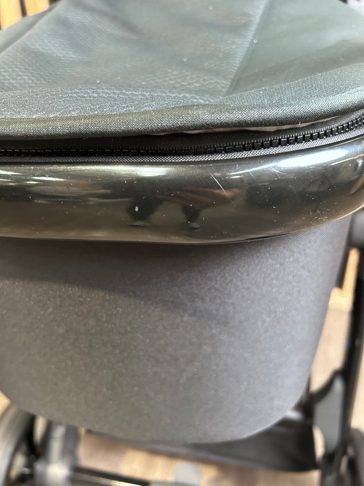 PRE LOVED Oyster3 Pram + Pushchair - Pixel