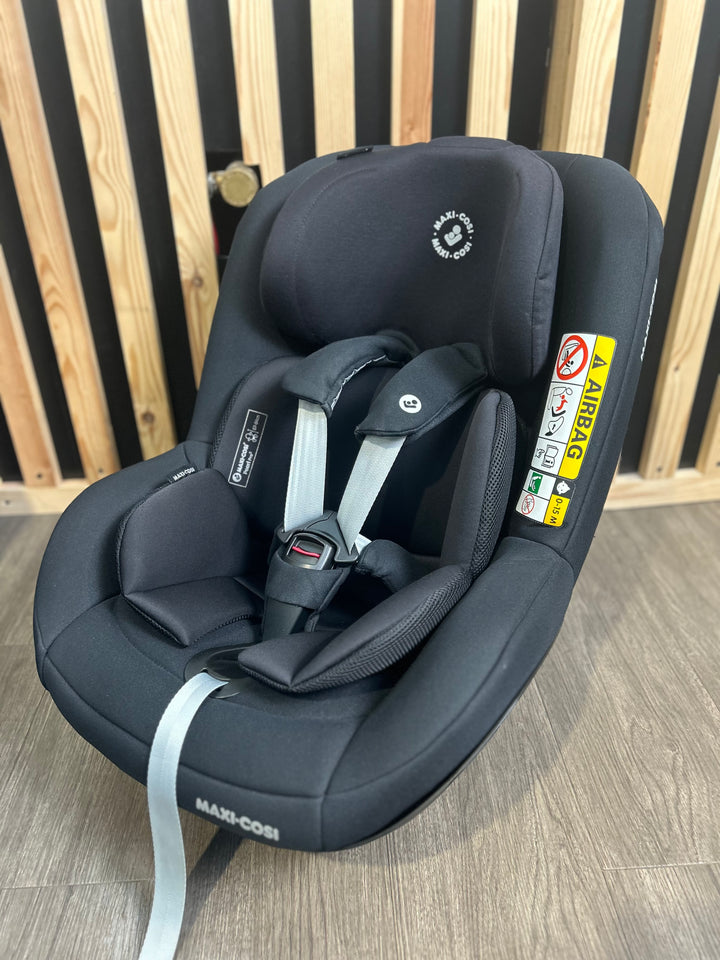 PRE LOVED Maxi-Cosi Pearl Pro2 Car Seat & FamilyFix 3 Base - Authentic Black