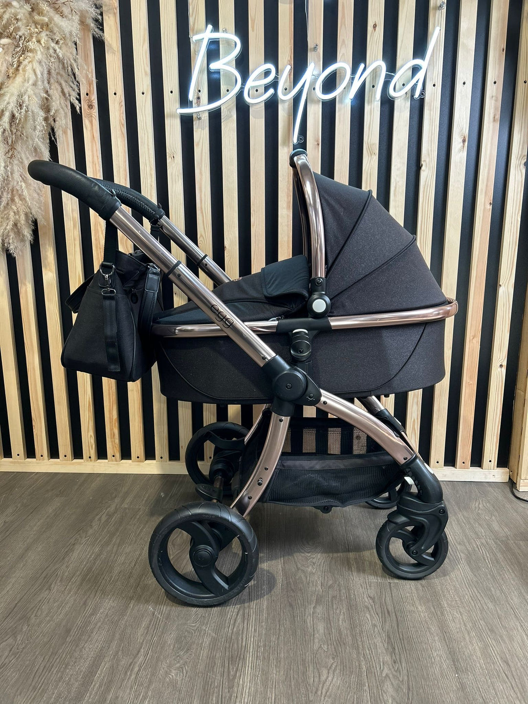 PRE LOVED egg Pram, Pushchair + Accessories - Diamond Black