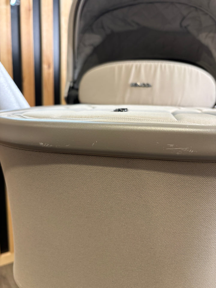 EX DISPLAY Venicci Upline2 Pushchair + Carrycot - Taupe