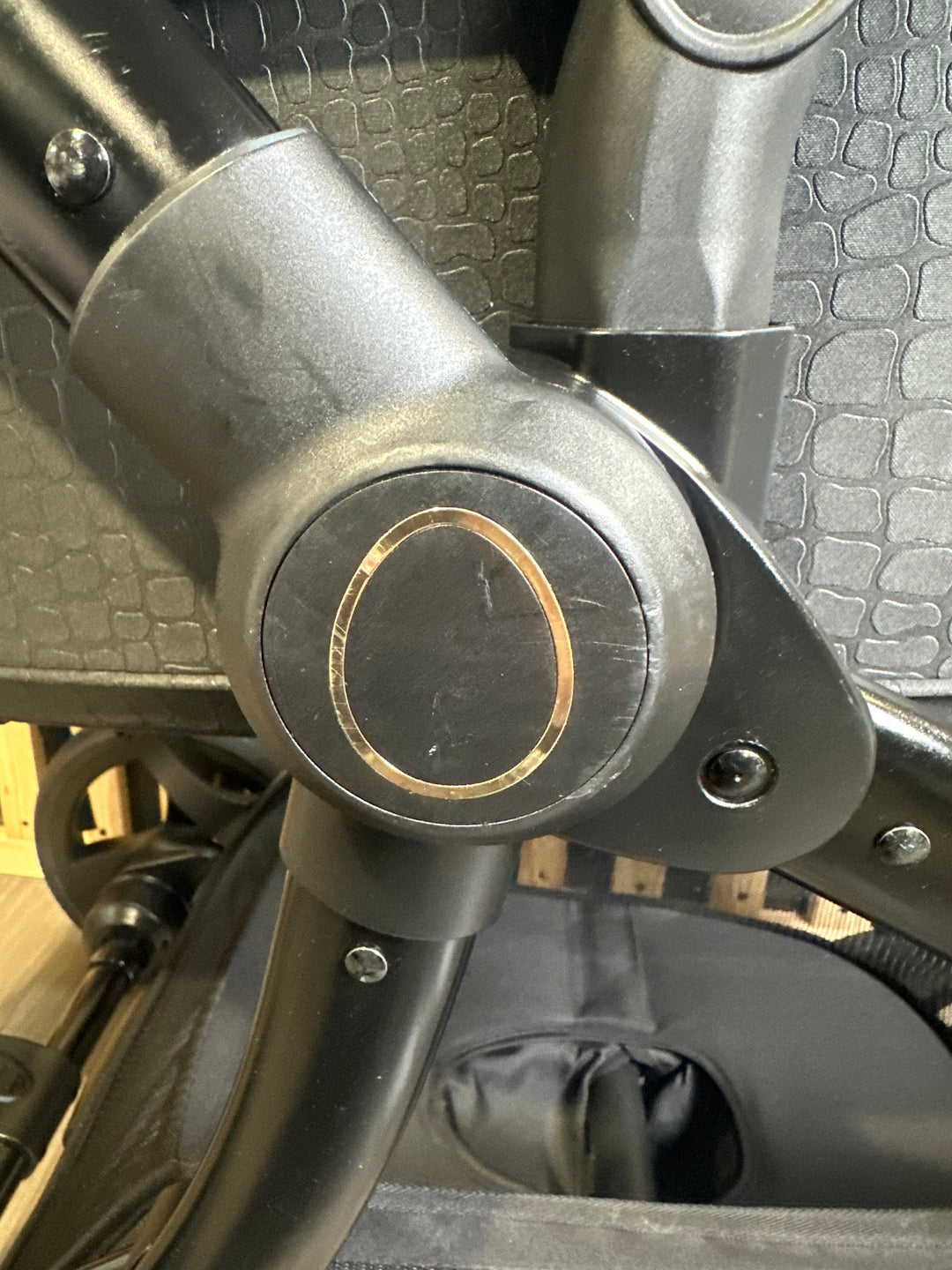 PRE LOVED egg2 Travel System - Jurassic Gold