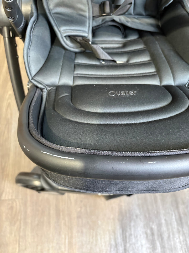 EX DISPLAY Babystyle Oyster4 2-in-1 Travel System - Raven